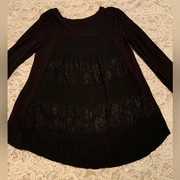 Context Lord and Taylor/women’s, black shirt , S/P - Picture 3 of 4